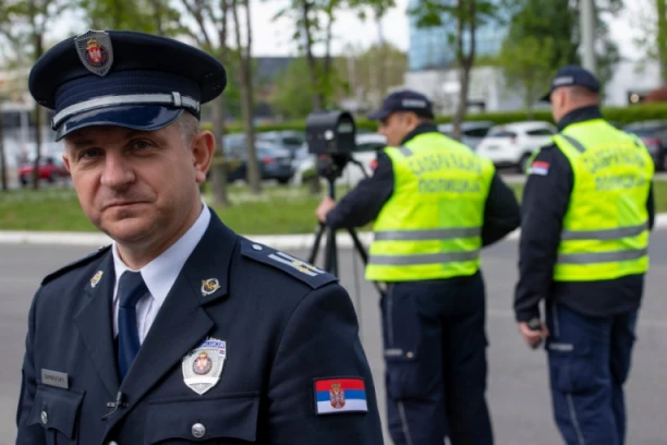 ŽENE ILI MUŠKARCI - KO SU SAVESNIJI VOZAČI?! Načelnik saobraćajne policije dao odgovor na večito pitanje! (VIDEO)