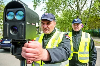 ZBOG OVIH 18 PREKRŠAJA POLICIJA MOŽE DA ODUZME VOZILO U SRBIJI: Vlada usvojila izmene Zakona o saobraćaju!