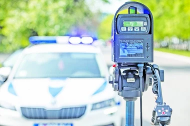 OBORIO SAOBRAĆAJCA U CENTRU BEOGRADA: Uhapšen vozač (20) - nije hteo da se zaustavi, pa pobegao