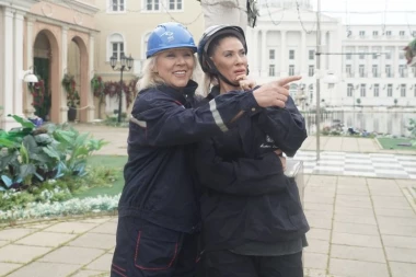 "UŠTROJIĆU GA" Zorica i Ana tokom radne akcije skovale PAKLENI PLAN za Slavnića, robijašu se ne piše dobro! (FOTO)
