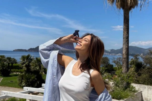 NE PAMTIM KAD SAM SE OVAKO PROVELA: Danijela Dimitrovska partija po Budvi, lepa manekenka NE SKIDA osmeh s lica! (FOTO)