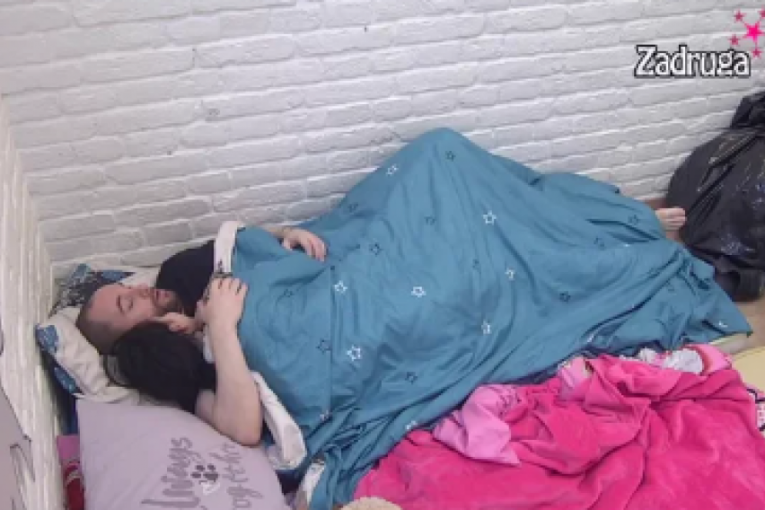Maja i Zvezdan ispod pokrivača