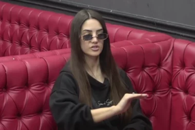 UCENJIVALA PINK, PA PROGOVORILA O SVEMU! Anđela tvrdi da Maja i Ana imaju TAJNI DOGOVOR, iznela ŠOKANTNE stvari! (VIDEO)