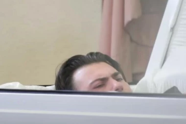 PROBUDIO SE I USTAO IZ KOVČEGA USRED BDENJA! Mladić počeo da doziva majku, a onda se desilo nešto još STRAŠNIJE (VIDEO)