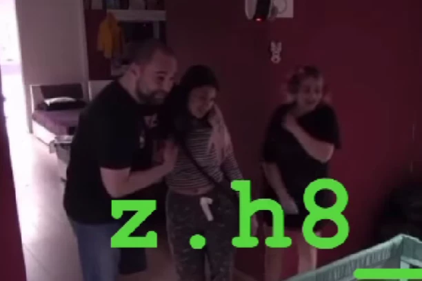 MAJA SPREMA "KANDŽE" Zvezdan miluje po GRUDIMA i dodiruje po ZADNJICI 27 godina mlađu zadrugarku!