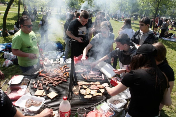 OVO PRE ROŠTILJANJA DOBRO PROČITAJTE! Sveštenik upozorava: Ovo nikako ne treba raditi za 1. maj