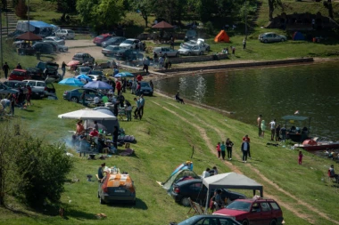 VAŽNO OBAVEŠTENJE ZA SVE KOJI ROŠTILJAJU U PRIRODI! Vodite računa gde i kako palite vatru - KAZNE SU PAPRENE!