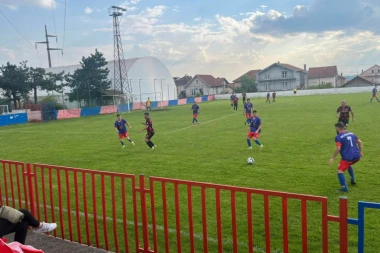 GROMOGLASNI APLAUZI I OVACIJE U SREMČICI: Kod mnogobrojne publike je čest komentar bio "Da je samo više ovakvih mečeva"! (VIDEO)