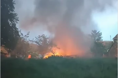 OGROMAN POŽAR U KOVAČICI! (VIDEO)