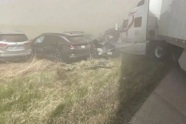 HOROR NA AUTOPUTU U AMERICI: Sudar 72 vozila zbog peščane oluje, najmanje šest mrtvih, među desetinama povređenih i deca (FOTO, VIDEO)