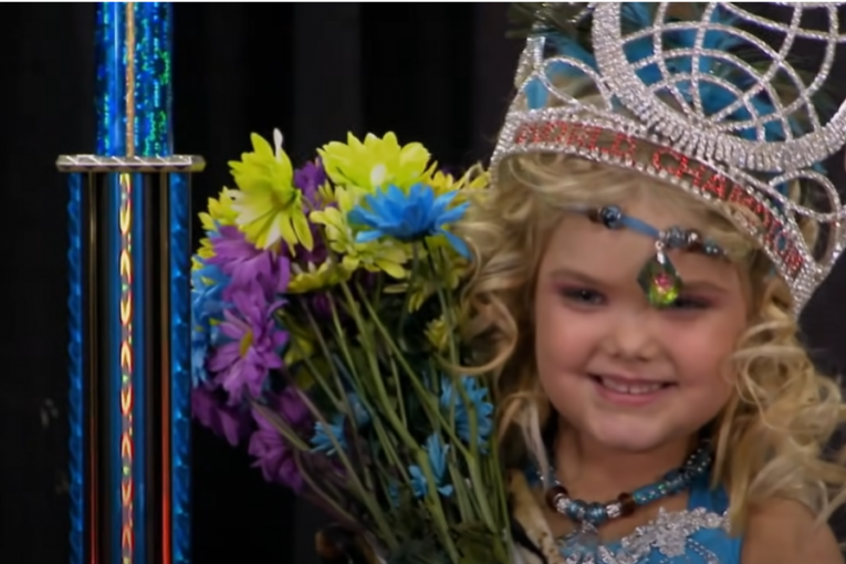 Devojčica dok se takmičila