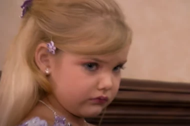 SA DVE GODINE MAJKA JE VODILA U SOLARIJUM I TERALA NA DIJETU: Osvojila je 300 titula, a na njen izgled danas SVI padaju (FOTO GALERIJA)