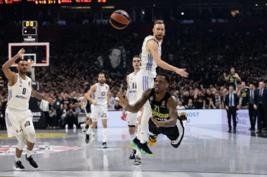 PARTIZAN ŽESTOKO OŠTEĆEN? Navijači BESNI, sudije PRELOMILE utakmicu! (VIDEO)