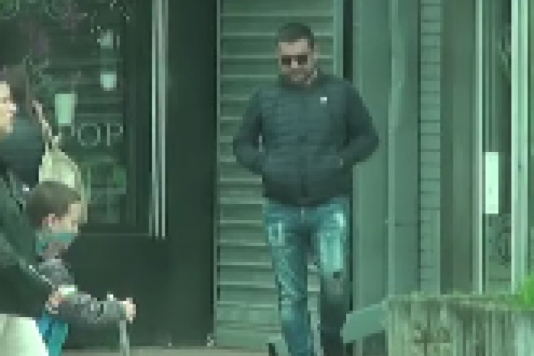 Bebica pozajmljuje Miljani novac