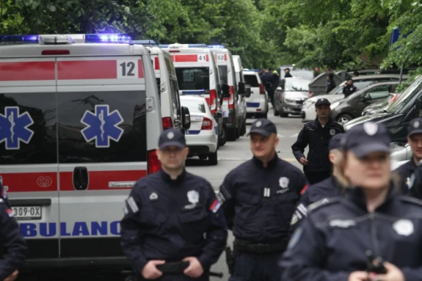 DEČAK UTRČAO PO SESTRU I REKAO JOJ "TI IDEŠ SA MNOM"! Brat spasio devojčicu u trenutku masakra na Vračaru: Nastavnica mu nije verovala šta se dešava!