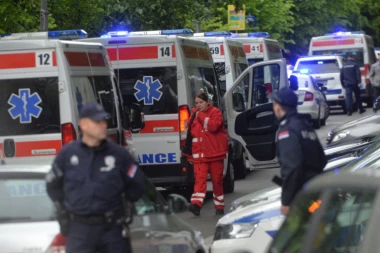 UČENICA NA OPERACIONOM STOLU, BORE JOJ SE ZA ŽIVOT: Ima teške povrede glave