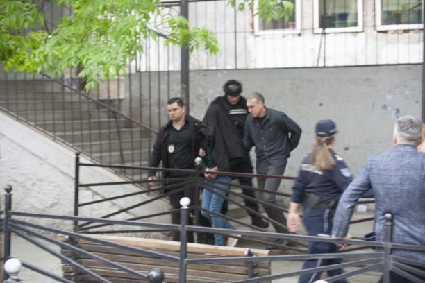 IZJAVA UČENIKA IZ BORČE DIGLA POLICIJU NA NOGE: Podržavam dečaka koji je napravio masakr u "Ribnikaru"!