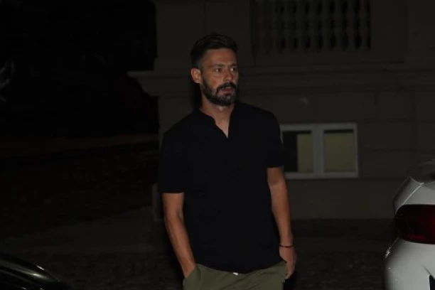 NE MOGU DA PEVAM DOK PADAJU ŽRTVE! Milan Vasić potresen zbog tragedije u školi na Vračaru, OTKAZAO promociju spota