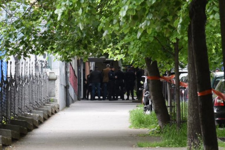 Iz Urgentnog centra iznose žrtve svirepog ubistva u osnovnoj školi ''Vladislav Ribnikar'' na Vračaru
