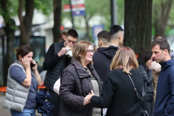 MAJKA JECA NAKON SAZNANJA DA JOJ JE DETE UBIJENO U PUCNJAVI NA VRAČARU: Pustite me da budem sa svojim anđelom! (VIDEO)