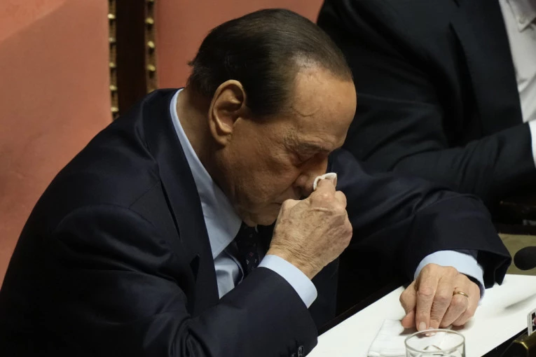 SVI ZANEMARUJU OVE SIMPTOME: Silvio Berluskoni preminuo od opake bolesti - pošast razara organizam