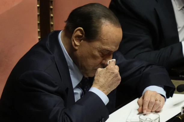 SVI ZANEMARUJU OVE SIMPTOME: Silvio Berluskoni preminuo od opake bolesti - pošast razara organizam