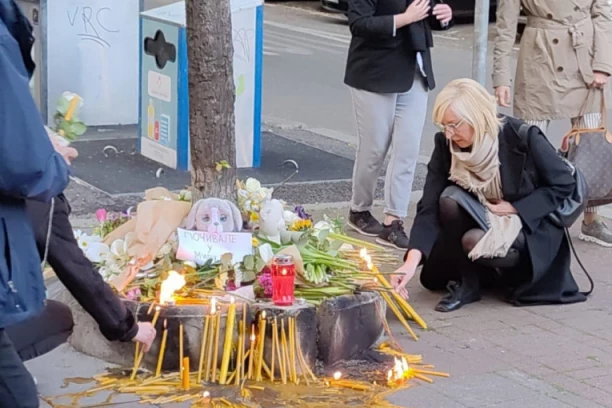 NAROD SE OKUPLJA NA CVETNOM TRGU! Olivera Kovačević zapalila sveće za TRAGIČNO nastradale u krvavom masakru! (VIDEO)
