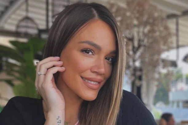 SREĆNE VESTI U DOMU NAŠE PEVAČICE: Čestitke pljušte sa svih strana, ona otkrila o NOVOM potezu!