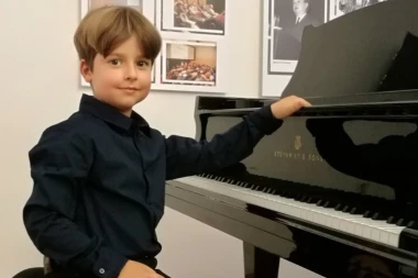 ON ĆE KROZ OVU NAGRADU ŽIVETI! Potresna ispovest majke Andrije Čikića, dečaka nastradalog u masakru na Vračaru: Bio je NEPONOVLJIV!