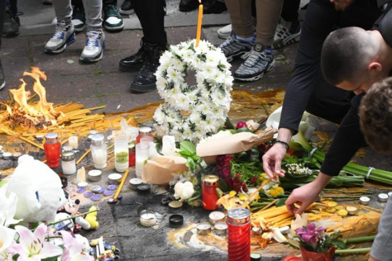 Paljenje sveća na Vračaru za preminule