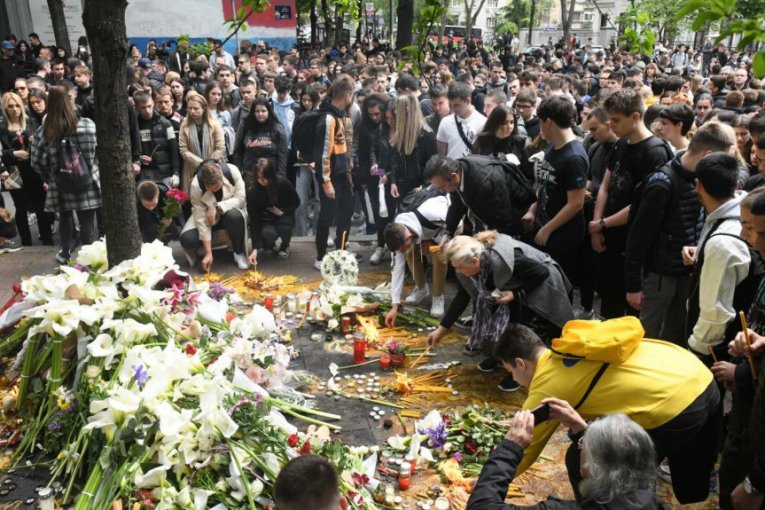 Skupljanje ljudi na Vračaru 