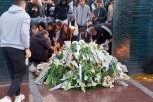 ODAJU POČAST ŽRTVAMA: Hiljade navijača Partizana pali sveće ispred "Štark arene" (VIDEO)