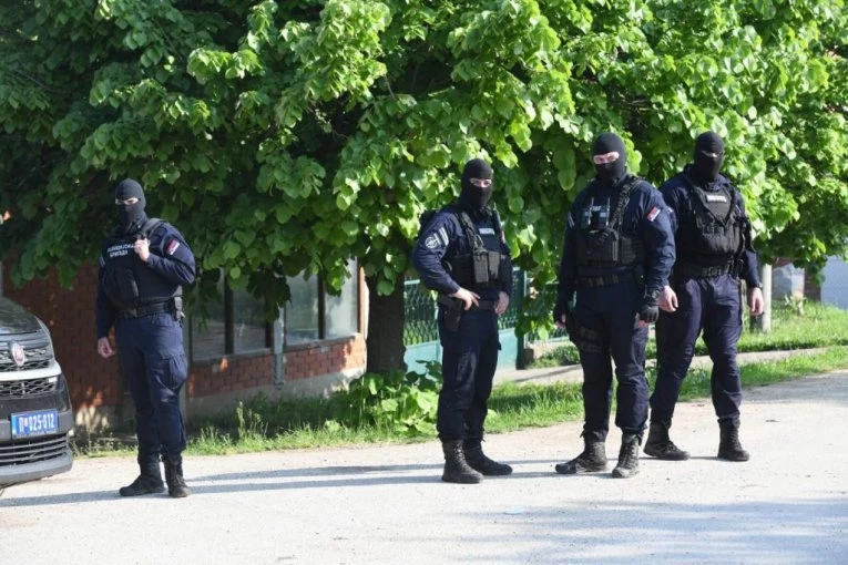 ODJEKUJE RAFALNA PALJBA NA GRANICI SA MAĐARSKOM! Više ekipa Hitne pomoći odjurilo ka šumi - policija NA NOGAMA! (VIDEO)