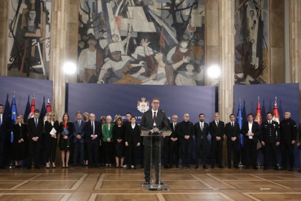 KOMPLETNO RAZORUŽAVANJE SRBIJE: Posebno pooštravanje kazni i za nošenje opasnih predmeta!