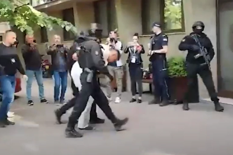 ODREĐENO ZADRŽAVANJE MASOVNOM UBICI IZ MLADENOVCA: Evo šta mu se sve stavlja na teret