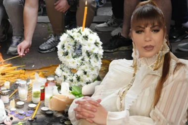 "ANĐELI, ČIKA DRAGANE, POČIVAJTE U MIRU" Miljana Kulić posetila mesto KRVAVOG PIRA, slomila se ispred OŠ Vladislav Ribnikar!