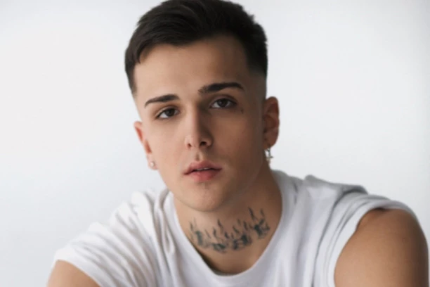 TOTALNA TRANSFORMACIJA! Sergej Pajić napravio ŠOK POTEZ, pevač puca od BICEPSA, a tek da vidite OVAJ DEO na telu!