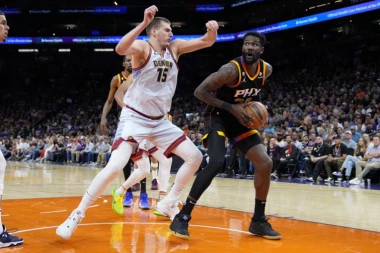 JOŠ SAMO JEDAN DO ISTORIJE! Jokić IZJEDNAČIO rekord legende NBA!