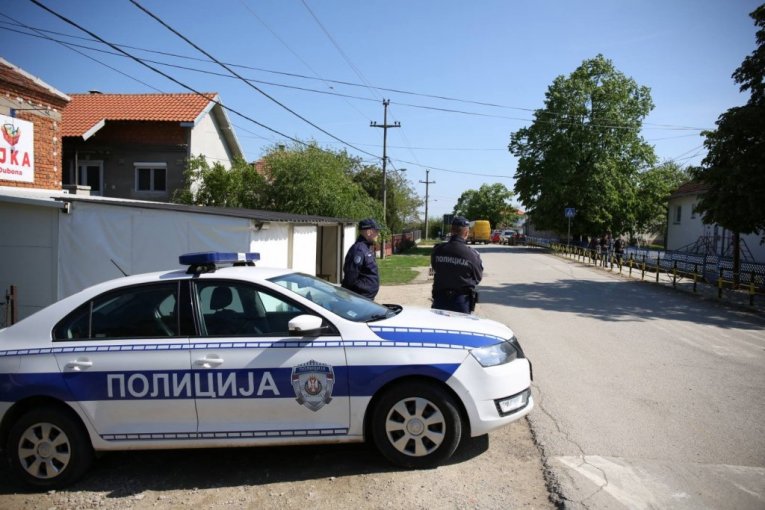 TATA, DOĐI, JA UMIREM, PUCAO JE NA NAS! Deda ranjenog mladića otkrio jezive detalje masakra