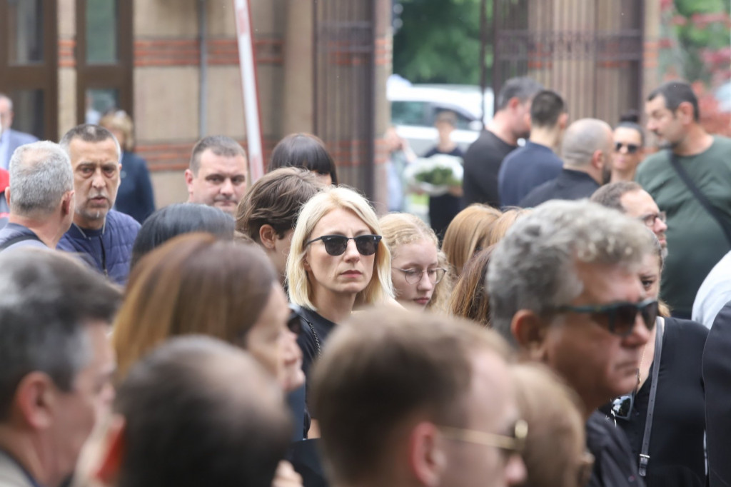 Ana Stanić na sahrani Mare Anđelković na Novom groblju
