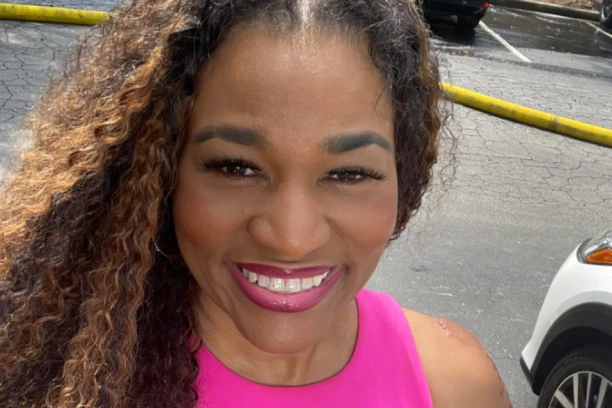 KAŽU DA JE ONA NAJJADNIJE ZAPROŠENA DEVOJKA! Ovakav potez nije skoro viđen i svi se pitaju kako je mogao - Ljubav ipak nije dovoljna? (FOTO)