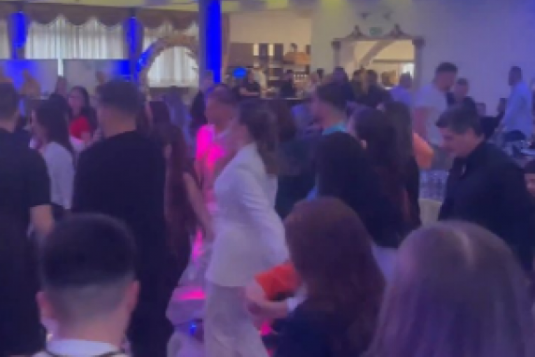 Sadik Hasanović nastupa tokom dana žalosti