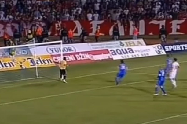 KAO BAJKO U JAGODINI: Bivši golman Barselone napravio kiks zbog kog mu se smeje planeta (VIDEO)