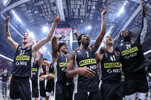 VREME ZA BEBISITOVANJE: Panter, Lesor i Madar uživaju u igraonici (FOTO)