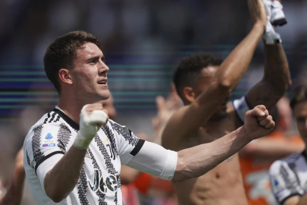 LEGENDARNI NAPADAČ NAHVALIO VLAHOVIĆA: Dušan je KRITIČARIMA pokazao SVOJ INAT!