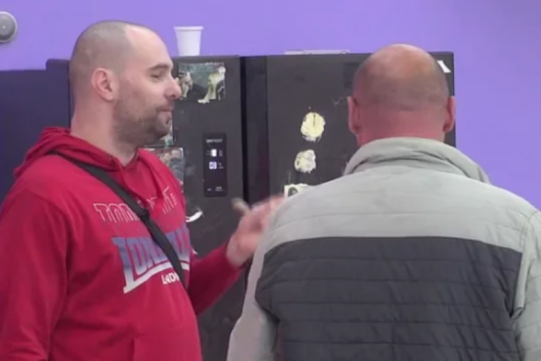 Zvezdan jede Anđelinu tortu