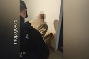 BRZA AKCIJA INTERVENTNE POLICIJE: Pogledajte kako je uhapšen muškarac iz Leštana koji je pretio masakrom (VIDEO)