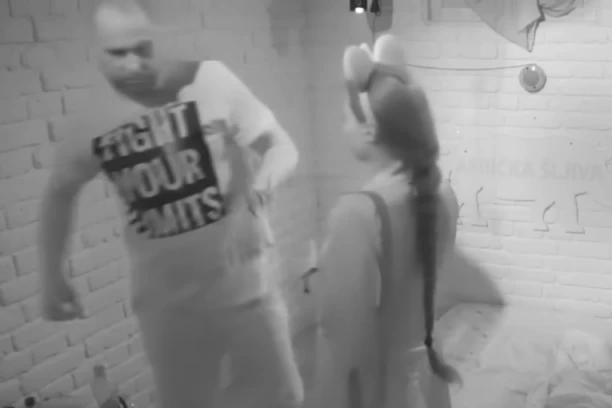 MAJA UNIŠTILA ZVEZDANA, SROZALA GA NA SAMO DNO: Slavnić škartiran za sva vremena, ovo će boleti! (VIDEO)