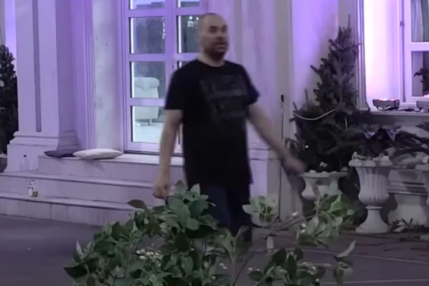 ZVEZDAN SKINUO BUBICU I KRENUO U NAPAD: Jutarnje sate proveo sa OVOM zadrugarkom, ona se sva ZADIHALA! (VIDEO)