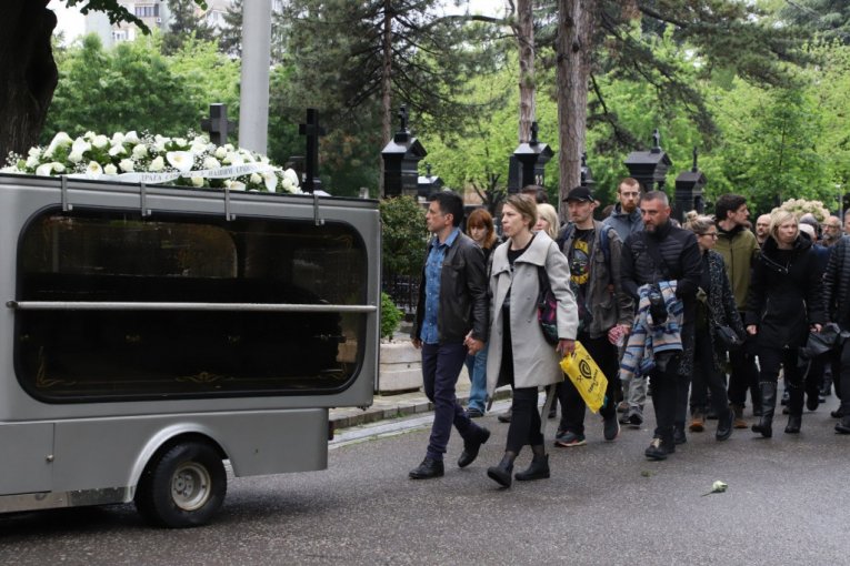 Povorka tuge za nastardalu devojčicu Sofiju